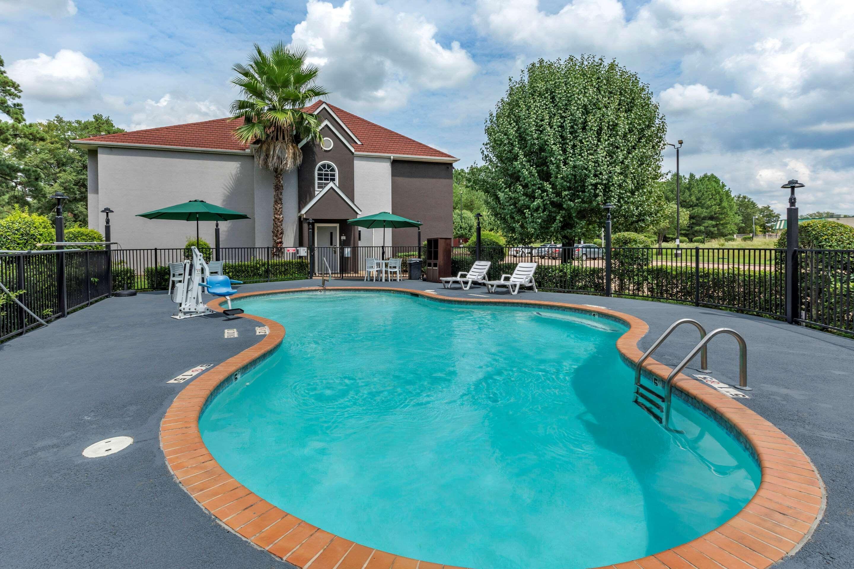 Quality Inn & Suites Longview I-20 Exterior photo